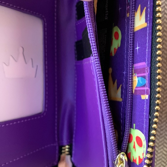 Loungefly Disney Snow White Evil Queen Sequin Cosplay Zip Around Wallet - Picture 13 of 16